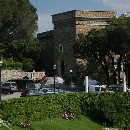 Grand Dei Castelli מלון